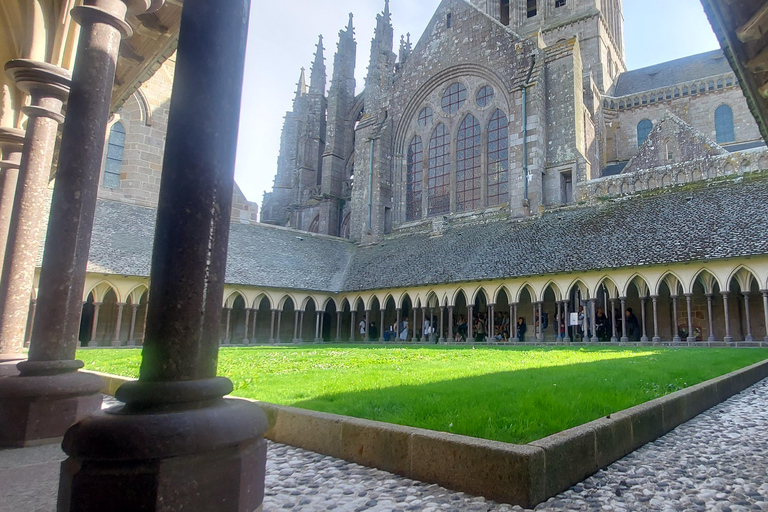 Mont Saint-Michel - Excursion d&#039;une journée en van de luxe 7 personnes au départ de Paris