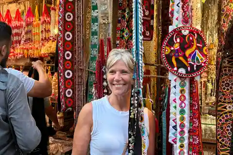 Mumbai: Local Markets and Temples Guided Tour