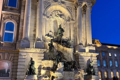 Buda Castle: Guided Walking Tour with Royal Cake Tasting