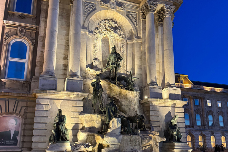 Buda Castle: Guided Walking Tour with Royal Cake Tasting