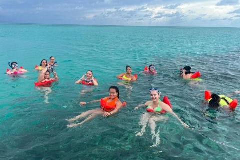 All Inclusive - Snorkeling and Beaching Experience All Inclusive: Rose Island Reef Snorkel and Beaching Tour