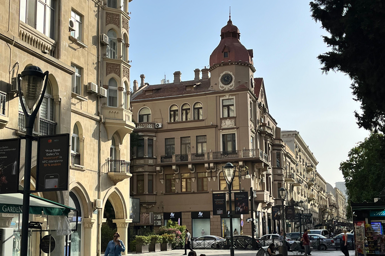 Baku: Downtown Walking Tour with Local Guide Private Tour with Local Guide