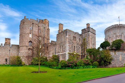 From London: Windsor Castle, Stonehenge, and Bath Day Trip Tour with entry to Windsor Castle, Stonehenge & Roman Baths