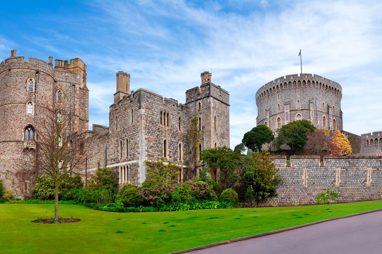 From London: Windsor Castle, Stonehenge, and Bath Day Trip Tour with entry to Windsor Castle, Stonehenge & Roman Baths