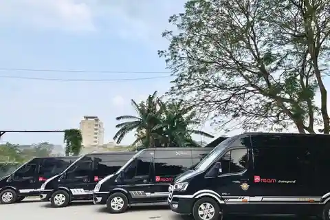 Ninh Binh: Traslado hacia o desde Ha Long en autobús limusina