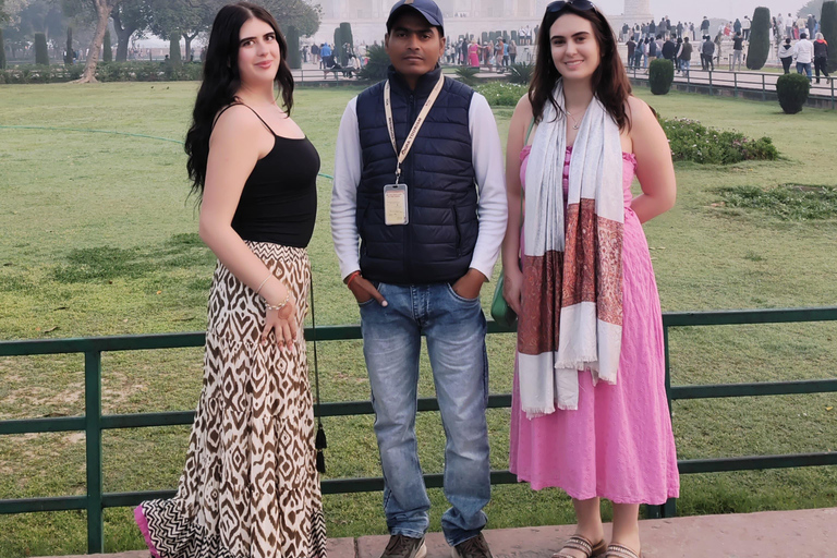 From Delhi: Taj Mahal Day Tour with 5 Star Hotel Lunch From Delhi: Tour with Driver, Guide, Entry Tickets & 5* Meal