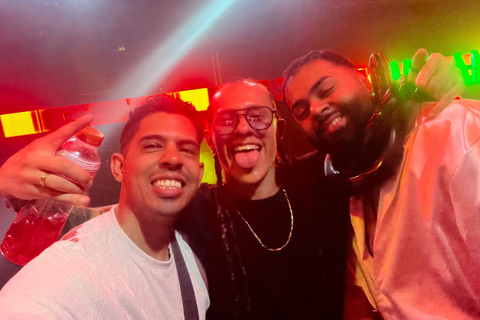 Medellín: Poblado Rooftops and Local Clubs Tour with Shots