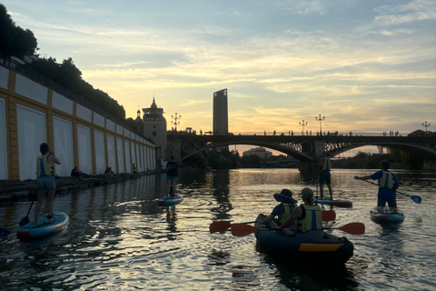 Kajakken bij zonsondergang