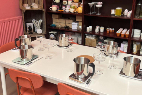 Utrecht: Candle-Making Workshop with Drinks and Snacks