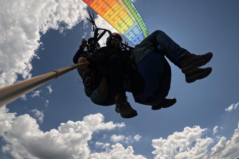 Volar en parapente sobre Medellín en San Félix, una experiencia increíble