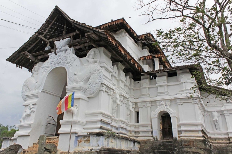 Tríada de Templos de Kandy: Embekke, Lankathilaka, Gadaladeniya