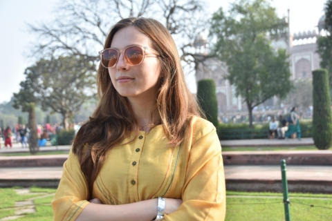 Delhi : Excursion d'une journée au Taj Mahal avec petit-déjeuner dans un hôtel 5 étoilesVoiture + chauffeur + guide + billets d'entrée et petit déjeuner à 5 étoiles