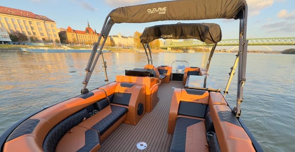 Bratislava: Private Donau-Kreuzfahrt mit Getränken