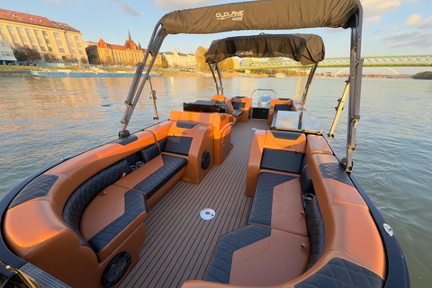 Bratislava: Private Danube River Cruise with Drinks