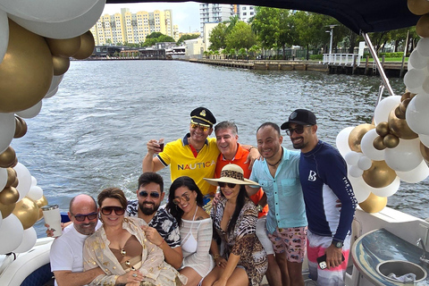 Yacht cruise Biscayne Bay, Miami Beach and Sand bar. 42Ft Yacht cruice Biscayne Bay, Miami Beach and Sand bar