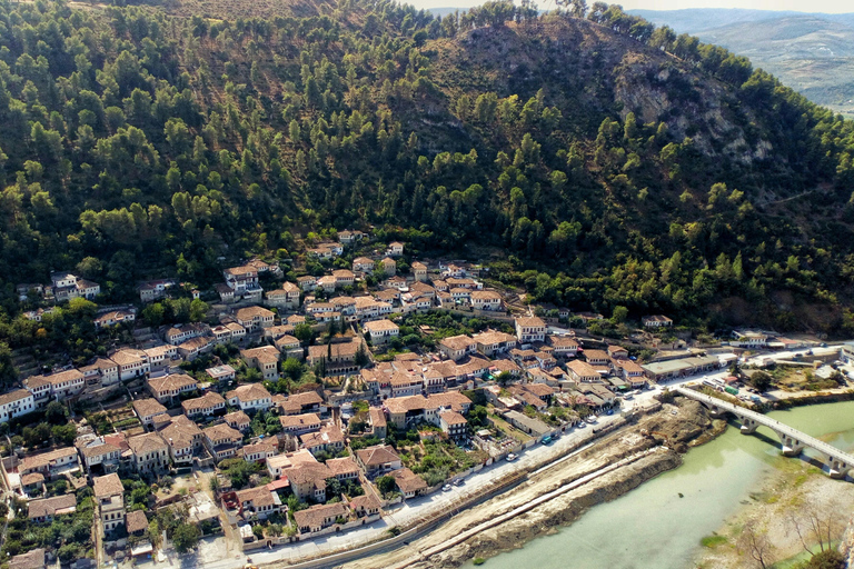 "Berat & Belsh See Tagestour von Tirana / Durres"Von Tirana nach Berat und zum Belsh See: UNESCO & landschaftlich reizvolle Tagestour"