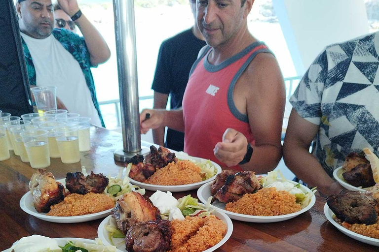 Traslados: Paphos para Latchi, PM e churrasco e cruzeiro no toboáguaNafsika 13h