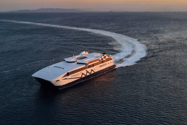 Santorin : traversée en ferry entre Santorin et MykonosBillet aller simple en ferry de Santorin à Mykonos