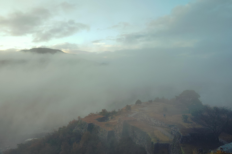 Hyogo: Takeda Castle “Castle in Sky” Mountain Hiking Tour