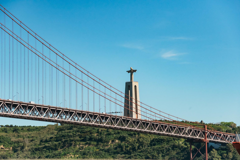 Lisboa: Relajante crucero en velero por el horizonte de la ciudadCrucero al atardecer en francés