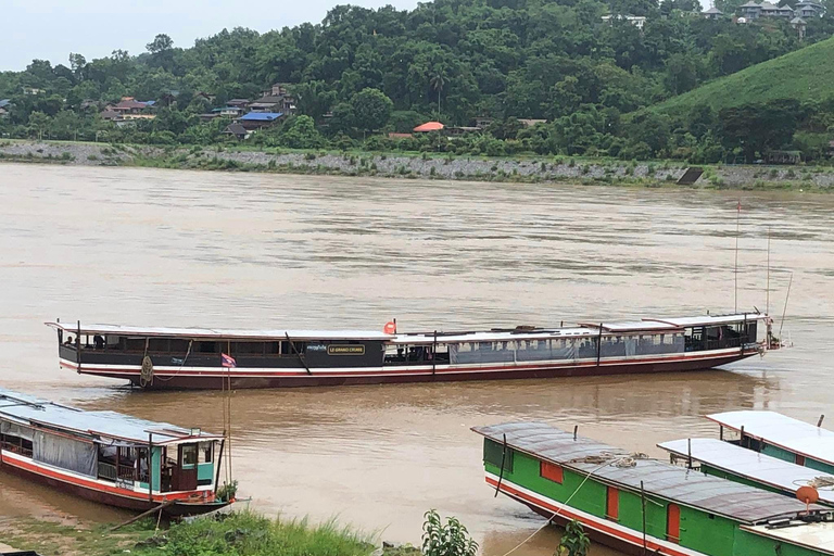 De Chiang Rai en barco lento a Luang Prabang 2 días 1 noche