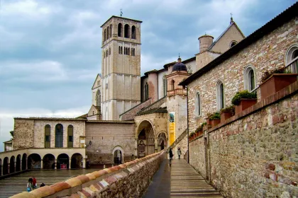 Assisi: Audioguide-Führung durch Assisi und Kunstgalerie