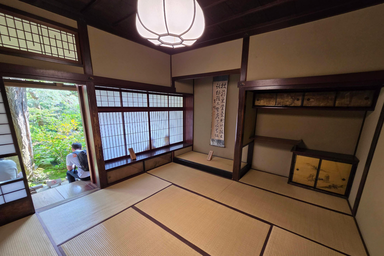 Kanazawa: Samurai Castle and Warrior District Walking Tour