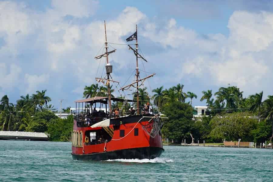 Miami: Skyline & Millionaire's Homes Pirate Boat Cruise. Foto: GetYourGuide
