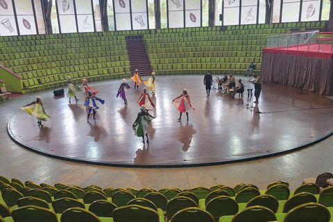 Giraffe Center, Blixen Museum, & Traditional Dance Show Tour