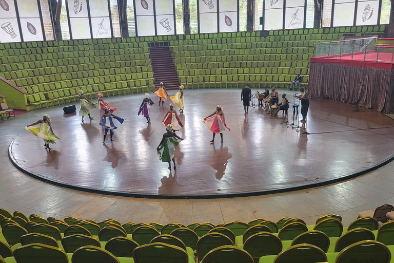 Giraffe Center, Blixen Museum, & Traditional Dance Show Tour