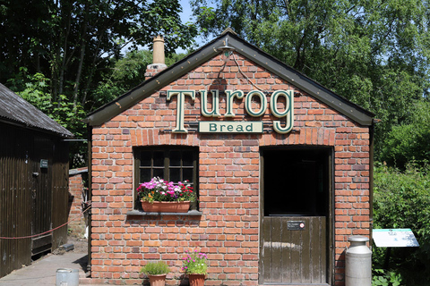 Cardiff: Bay Trail, St Fagans & Cathedral Half Day Tour