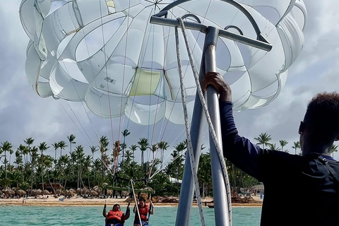 Parasailing in Punta Cana: Adrenalinrausch in der Luft