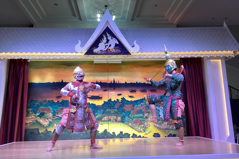 Calypso Cabaret en Asiatique: espectáculo de ladyboys en primera filaEspectáculo nocturno