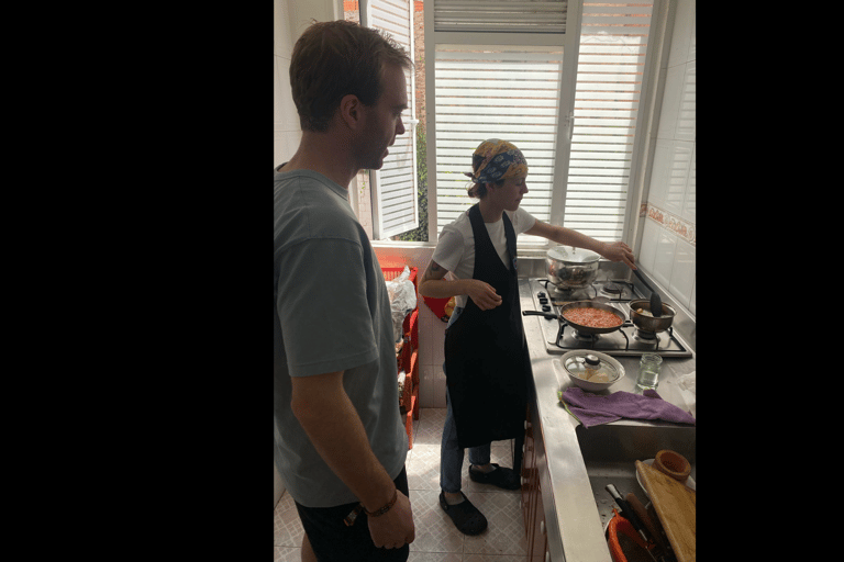 Bogotá: Tour por el mercado de Perseverancia y clase de cocina con lugareños