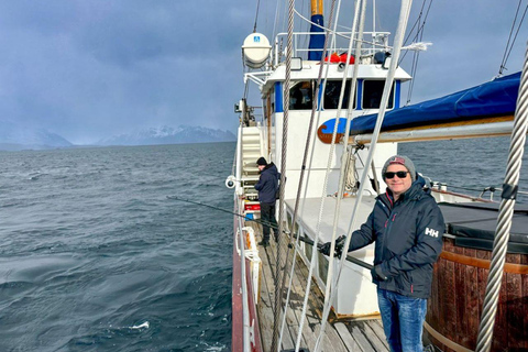 Tromsø : Croisière dans les fjords pour la pêche et les fruits de mer dans l'Arctique à bord d'un yacht de luxeTromsø : Croisière de luxe pour la pêche et les fruits de mer