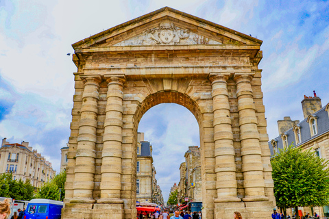 Bordeaux: Tour privato della storia esclusiva con un esperto localeBordeaux: Tour privato ed esclusivo della storia con un esperto locale