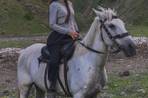 Paardrijden in Kazbegi, Sno Valley