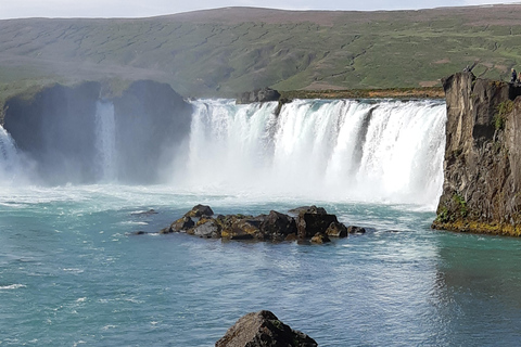 Akureyri: Goðafoss, Dettifoss en Myvatn Meer Tour