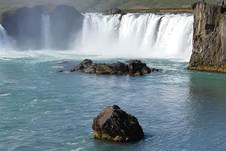 Akureyri: Goðafoss, Dettifoss en Myvatn Meer Tour