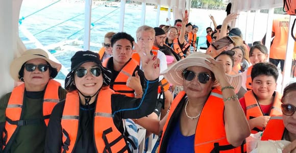Boracay: Island Hopping with Snorkeling and Crystal Cove