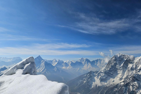 Ascensión al Pico Lobuche 2025/2026