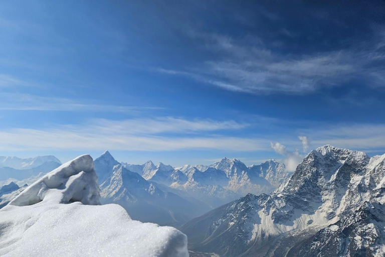 Ascensión al Pico Lobuche 2025/2026