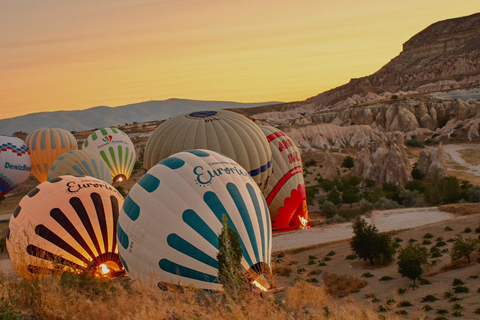 Kapadocja: Prywatna sesja zdjęciowa z latającą sukienkąSunrise Balloon &amp; Carpet Shooting