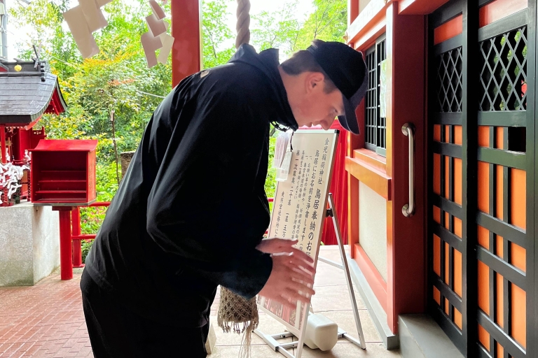 Hiroshima: Trekking tôt le matin avec cérémonie du théPetit-déjeuner végétalien, yoga et cérémonie du thé en plein air