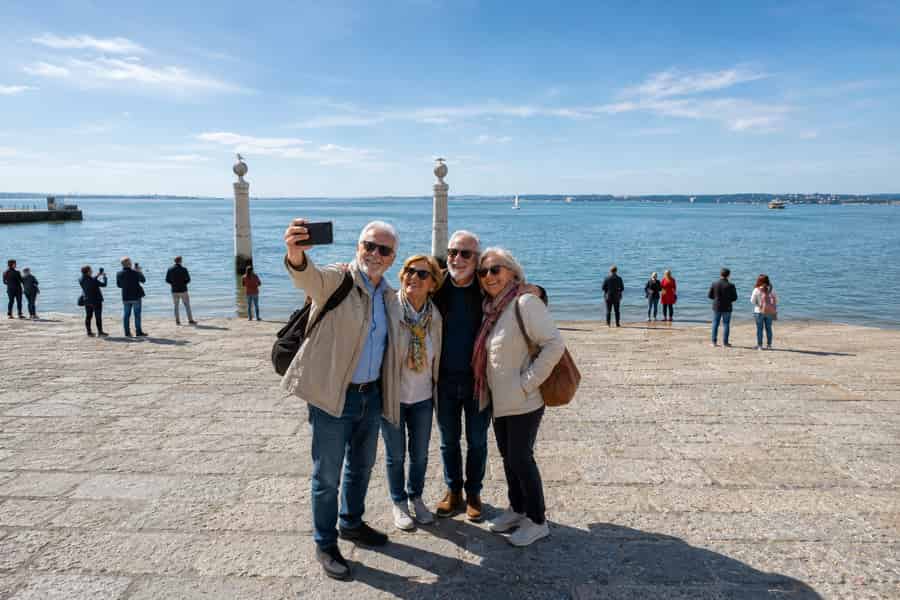 Lisbon Like a Local: Private Walking Tour & Liquor Tasting