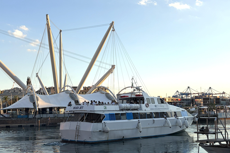 Genoa: Sunrise Boat Tour to Boccadasse with Live Concert