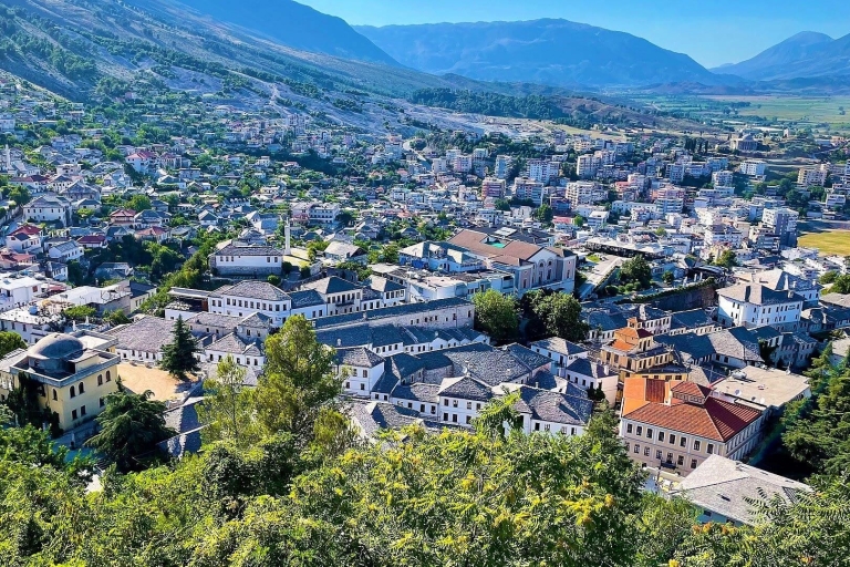 Excursión de un día a Gjirokastra y el Ojo AzulExcursión de un día de Tirana a GJIROKASTRA y el Ojo Azul