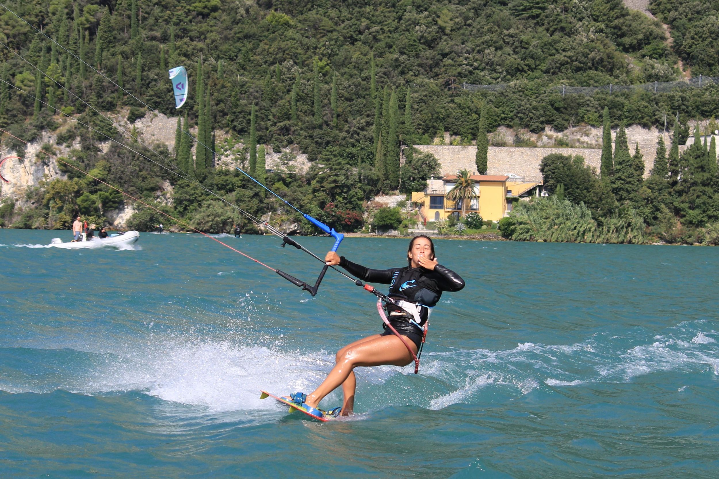 Kite-Pilot-Kurs mit Unterstützung durch ein Boot