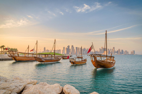 Você pode explorar a cidade de Doha e fazer um passeio de barco tradicional em um Dhow de madeiraExplora a cidade de Doha e faz um passeio de barco tradicional em Dhow de madeira