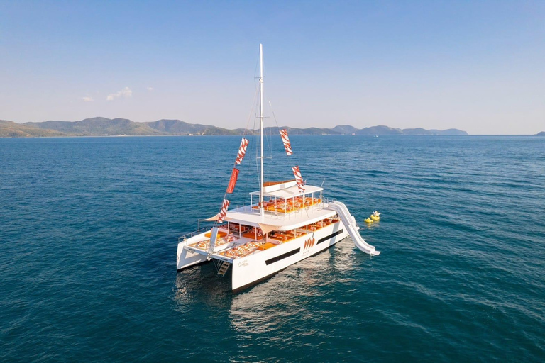 Pattaya: Koh Rin & Bamboo Beach Sunset Premium Tour
